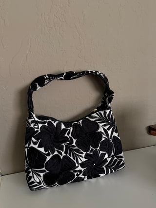 Paloma Negra Media Luna Bag